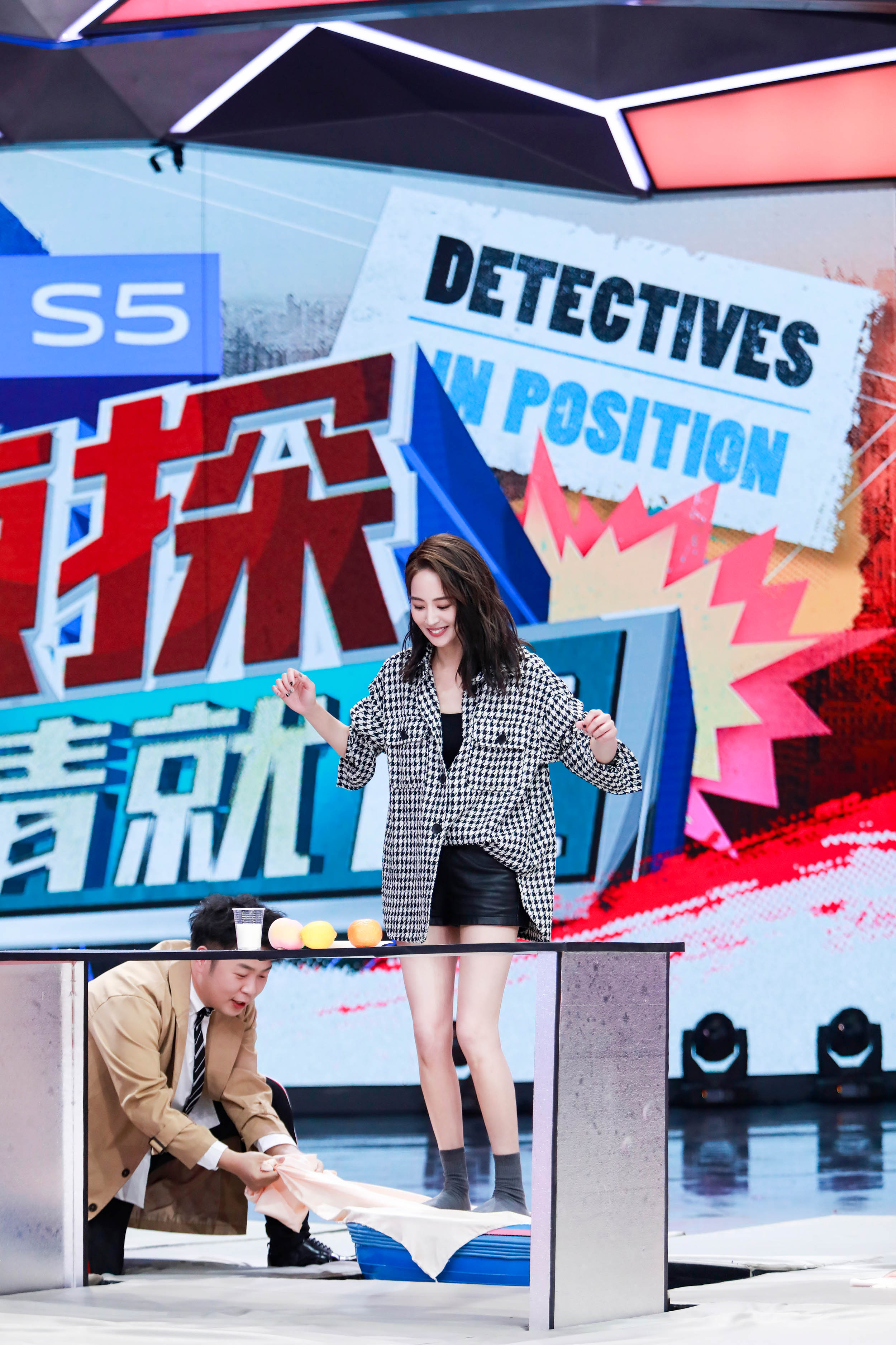 张钧甯亮相快乐大本营 长腿抢镜尽显女神魅力