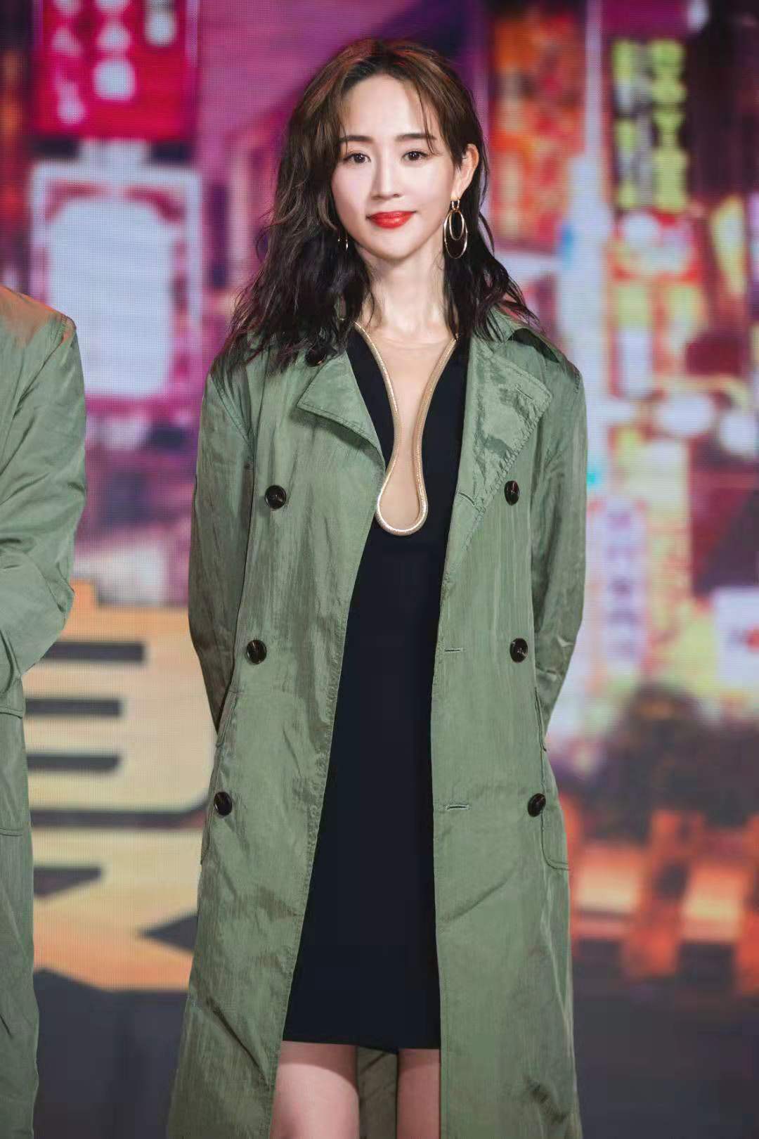 张钧甯身段曼妙气质惊艳，曼妙身段成熟御姐气质