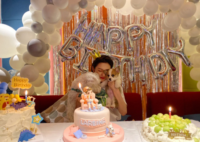娱乐圈等着长大的宋祖儿 庆祝22岁生日 越长大越让吃瓜群众失望?