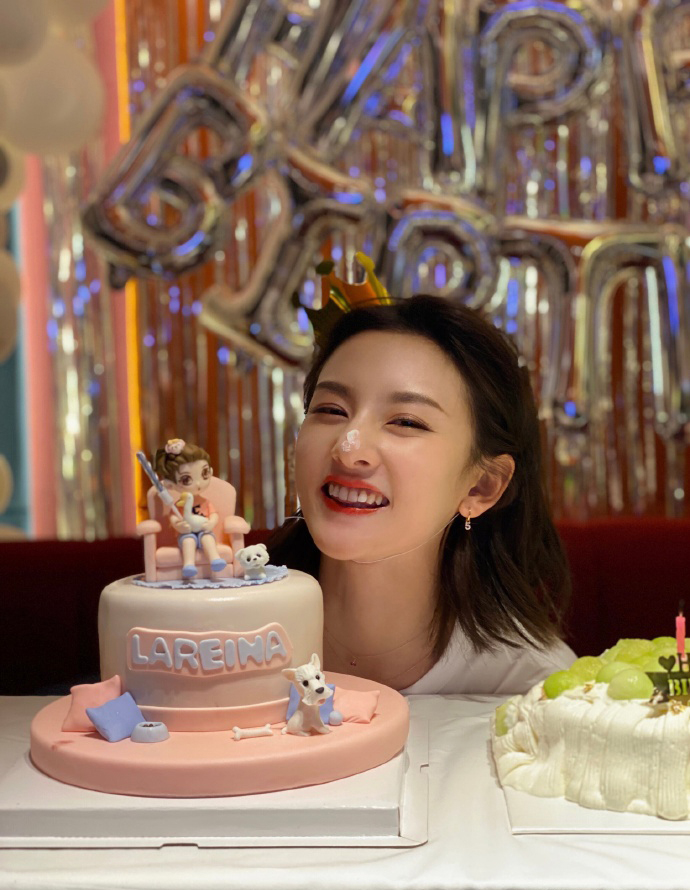 娱乐圈等着长大的宋祖儿 庆祝22岁生日 越长大越让吃瓜群众失望?