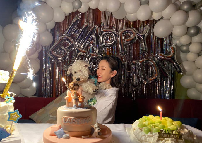 娱乐圈等着长大的宋祖儿 庆祝22岁生日 越长大越让吃瓜群众失望?