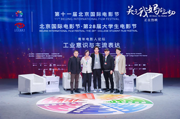 《关于我妈的一切》“父母海边共舞”片段释出 徐帆曝杀青前夜趣事