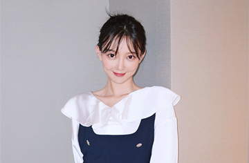 汪小敏翻唱《我的祖国》 与祖国共庆生 弹唱醉入人心