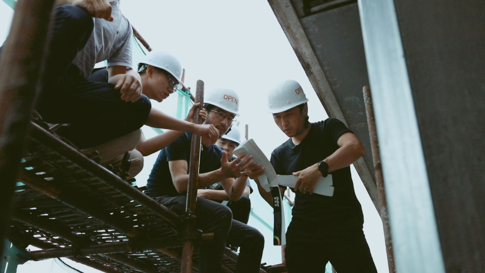 建筑师李虎在施工现场_副本.jpg